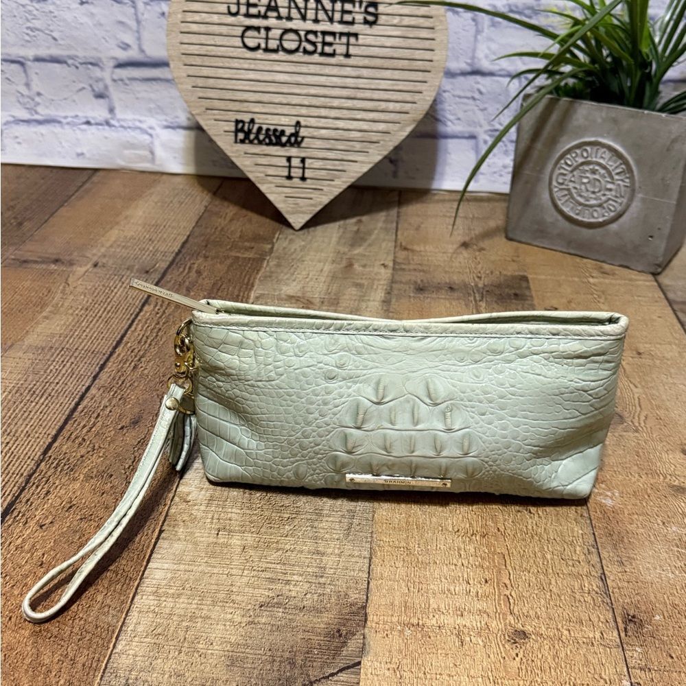 BRAHMIN wristlet 10.5” Clutch Bag Croc Embossed